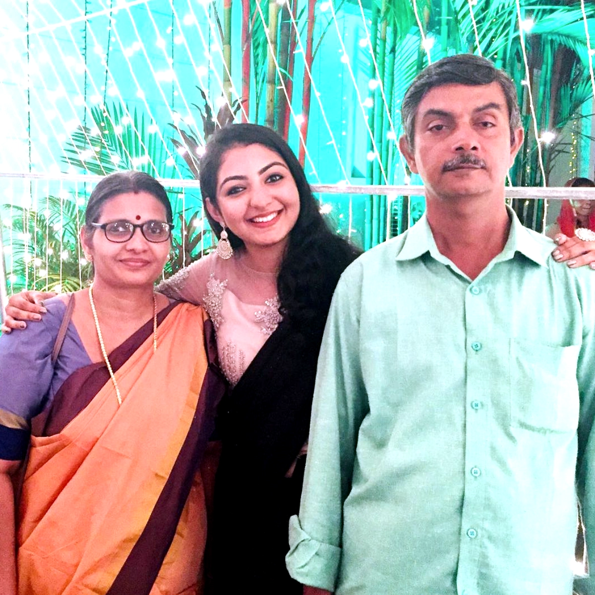 Jayashree Sivadhas with her mother Swapna and father Sivadhas