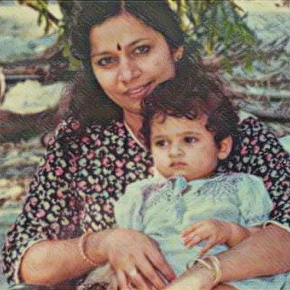 Neeta Pillai childhood photo with her mother